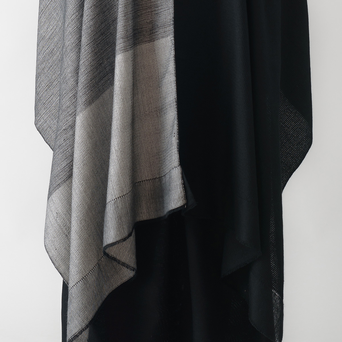 Atena cape detail