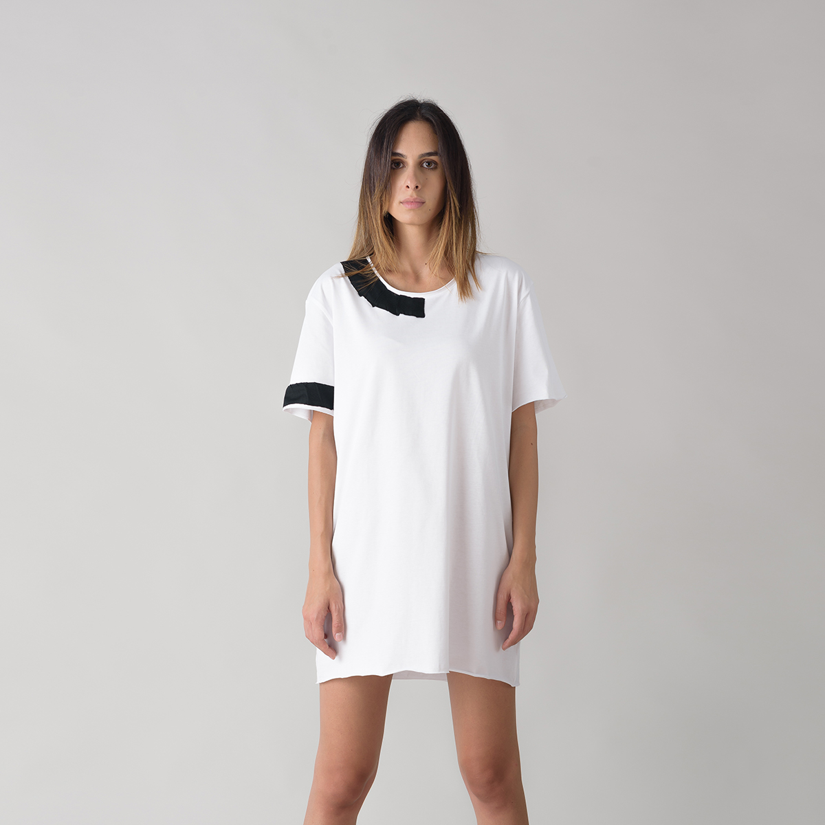 white recycle t-shirt with black details